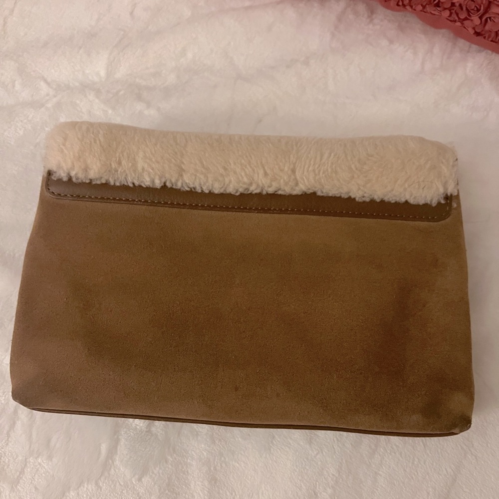 ❤️SOLD❤️UGG Shearing / Suede Crossbody Bag - Picture 2 of 9